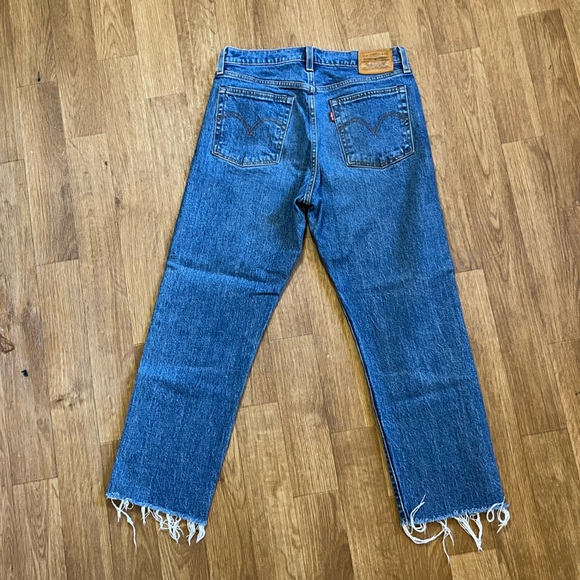 NWOT Levi's Blue Straight Raw Hem Button Fly Wedgie Straight Leg Jeans - Picture 3 of 10